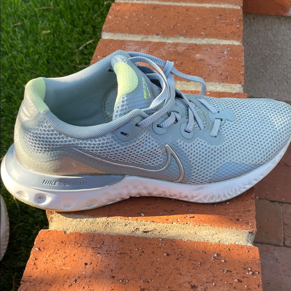 Nike Renew Running Shoes Womens Size 10, grey CK6360-400